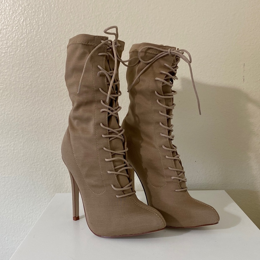 NWT Miss Lola Nude Lace Booties